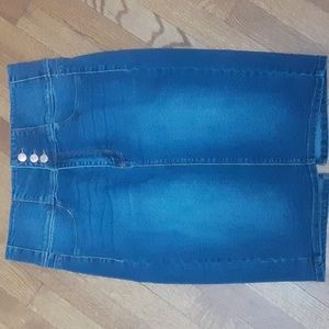 GUESS straight denim skirt